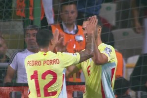 賞心悅目！西班牙Tiki-Taka戲耍土耳其后防 梅里諾禁區(qū)內(nèi)推射破門