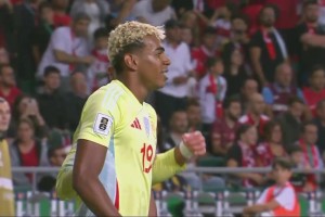 亞馬爾禁區(qū)內(nèi)妙傳送助攻！費蘭跟進抽射破門！西班牙4-0土耳其！