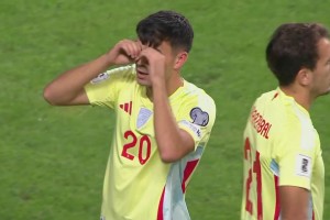 太絲滑了！佩德里接球晃開防守冷靜兜射破門！