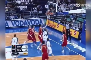 06年中國男籃對陣斯洛文尼亞，全隊78分姚明一人就貢獻了36分！