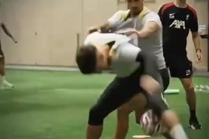 往昔歲月如詩畫！美韓熱身賽，孫興慜隊(duì)長(zhǎng)與波切蒂諾相擁致意！