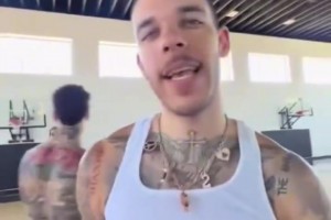 這幾個(gè)花臂會(huì)打球嗎？球家兄弟此前在球館的投籃訓(xùn)練！