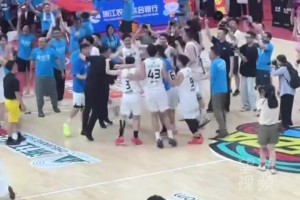 嘉興隊剛終結(jié)了蒼南隊的十連勝就被排名末位的臺州灣新區(qū)隊拿下