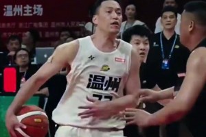 ??再看一下這絲滑背傳！