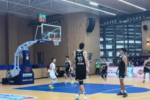 頂級(jí)中鋒對(duì)決！徐杰單挑徐昕 騎馬射箭打板得分