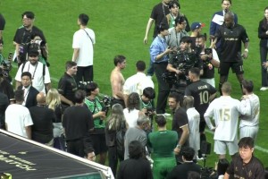 退役后的貝爾這身材越來越炸裂了??