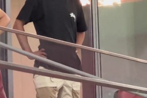 上半場(chǎng)0-3落后！在包廂內(nèi)的武磊相當(dāng)無語