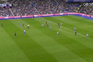 被隊(duì)友晃了！范赫克躲避不及將球擋進(jìn)自家球門，熱刺2-2布萊頓