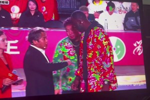 ????！宋小寶現(xiàn)場(chǎng)教學(xué)穿東北大花衣的追夢(mèng)“瞅你那損色”~