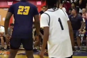 真腳踝終結(jié)?。⌒』镞@記變向直接讓對(duì)手受傷了??