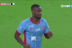 勝利被扳回一球！希拉門前俯身沖頂頭球破門！