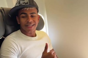 亞馬爾、拉菲尼亞、庫巴西前往巴黎，參加金球獎頒獎典禮