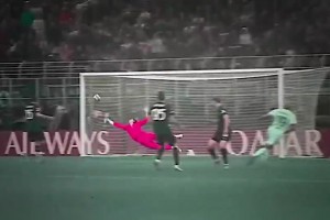 八爪判官！網(wǎng)友：索默這次絕命神撲讓亞馬爾與金球獎(jiǎng)失之交臂??