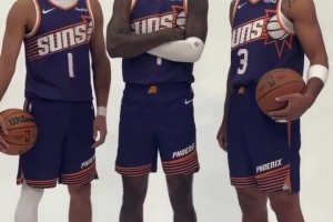 排面?。√柸缓诵那騿T拍定妝照，杰倫-格林直接站在C位！