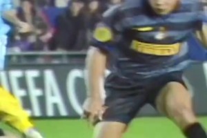 招牌殺招！名場面：大羅鐘擺過掉門將，輕松推射空門！