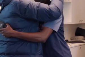 登貝萊攜金球獎歸隊，恩里克這反應(yīng)情緒價值到位??