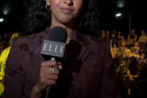 杜蘭特跳投，庫(kù)里的伸手只能防到腋下，這令人驚嘆的天賦啊