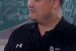 吧友們還記得2002年姚明新秀賽季的那支火箭陣容嗎？