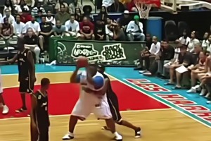 七尺長人！切特去試跑車發(fā)現(xiàn)自己完全坐不下！