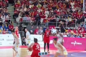 腳踝終結(jié)者！現(xiàn)場直拍李夢連續(xù)crossover晃倒對手！點燃全場！