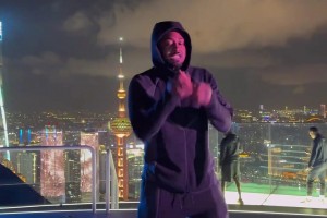 認不出了！約翰-沃爾中國行在東方明珠邊上尬舞：跳的最好一次了