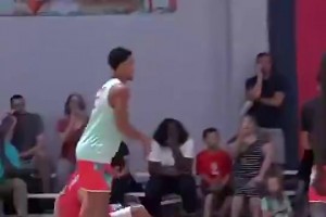 切特當年全網(wǎng)爆火的原因！在訓(xùn)練營秀操作戲耍庫里，還送大帽??