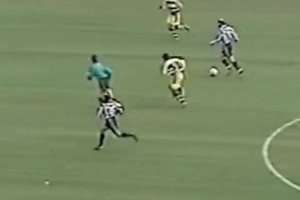 中場大魔王！齊達(dá)內(nèi)00年對陣帕爾馬個人集錦！