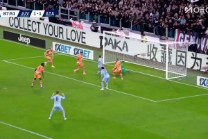 錯失絕殺！麥肯尼近距離打門太正，直接被門將沒收！