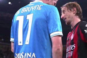 中場大師的惺惺相惜??莫德里奇和德布勞內(nèi)的比賽看一場少一場~