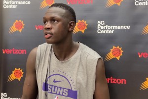 楊瀚森好哥們！馬盧阿奇笑容憨態(tài)可掬：我現(xiàn)在263磅了！