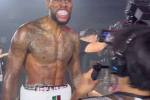 真猛??！威姆斯在八角籠輕松擊敗惡鼠取勝！后者被擊倒+頭破血流