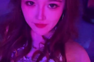 這還看啥拳擊哈！威姆斯和惡鼠的八角籠戰(zhàn)的舉牌小姐姐~