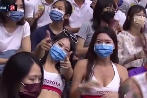 ??我們是來(lái)看小姐姐的，你個(gè)黃毛來(lái)?yè)屖裁寸R？