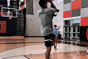 布克不是說下個科比嗎？楊毅：他沒有科比的身體素質和強硬的球風