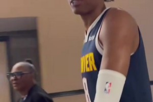 布勞恩變小號約基奇了？叫掘金眾將全名看他們的反應(yīng)！