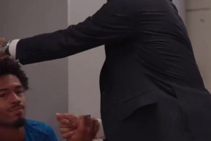 巴黎殘陣2-1逆轉(zhuǎn)巴薩！納賽爾走進(jìn)更衣室祝賀巴黎眾將