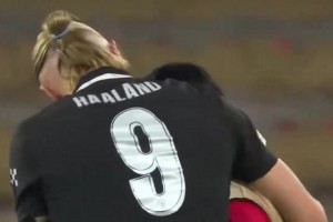 曾經(jīng)的隊友！哈蘭德和南野拓實在歐冠聯(lián)賽中重聚??