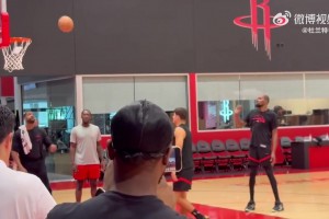 活久見！火箭隊內(nèi)訓(xùn)練中，杜蘭特竟然離譜地連續(xù)兩罰不中