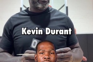 聽到目前比詹姆斯強(qiáng)的就折斷木棍！奧尼爾居然到最后才折？！