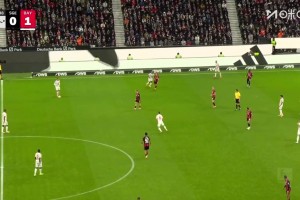 這射術(shù)太強(qiáng)了！迪亞斯做球，凱恩遠(yuǎn)射貼地?cái)刂比胱笙滤澜? >
                                        </div>
                                    </div>
                                                                        <div   id=