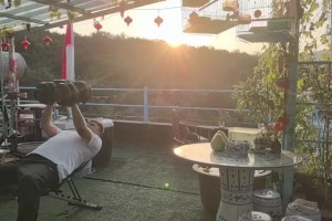 自律戰(zhàn)神！劉玉棟：夕陽下 健身達(dá)人