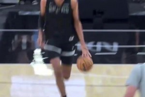 文班亞馬這一個(gè)回合看到三個(gè)球員影子！KD字母奧胖！