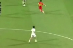 悲催！廣西平果球員犯規(guī)導(dǎo)致自己骨折受傷