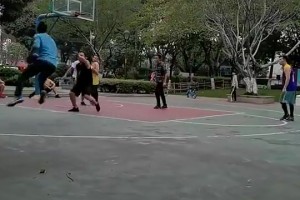 好家伙！登哥要是看到你這后撤步，要連夜飛來(lái)中國(guó)拜師??