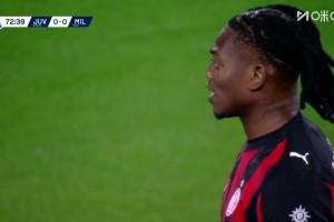 絕佳機(jī)會(huì)沒進(jìn)??！萊奧小禁區(qū)內(nèi)近在咫尺的打門竟打偏了！