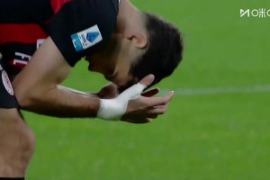 逆天！凱利禁區(qū)放倒希門尼斯送點(diǎn)！普利西奇主罰直塞射上看臺(tái)！