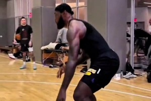 帶三隊(duì)奪冠！楊毅：詹姆斯雖沒有一人一城 但他走的是自己的路