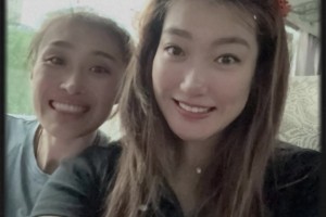 李夢曬近期的出行照：中秋祝福你們都是怎么寫噠~