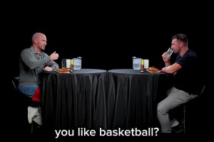 滄桑了！雷迪克：詹姆斯有自己的時(shí)間表，東契奇參與了完整訓(xùn)練！