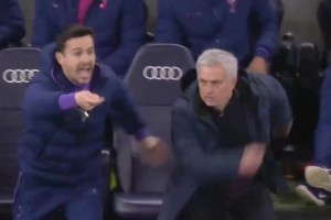 看一次笑一次！這絕對是英超名場面之一??